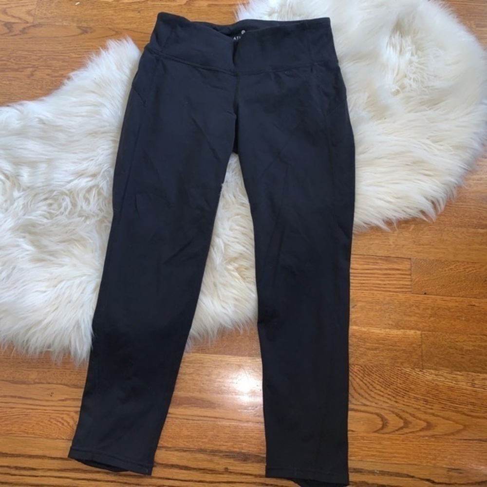 Athleta X’s and O’s cropped leggings black Small